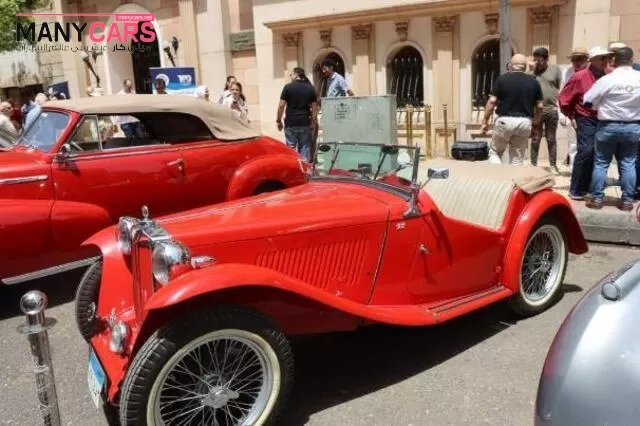 بمناسبة 100 عام على نادي السيارات : تجمع نادر للسيارات الكلاسيكية بمصر