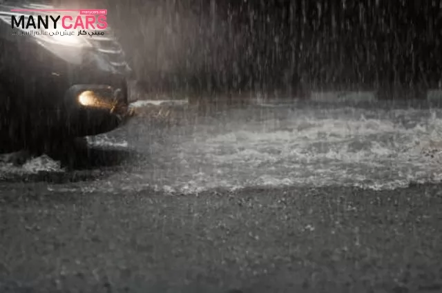 كيف تقود سيارتك بأمان خلال سقوط الأمطار ؟